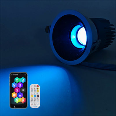 24V RGBW LED spotlamp voor koele festivalsfeer in witte/zwarte behuizing