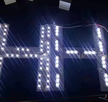 Laagspanning DC12V RGB LED-paneel voor reclamedisplayboxen in winkelcentra, buitenhotelsignalisatie en letters